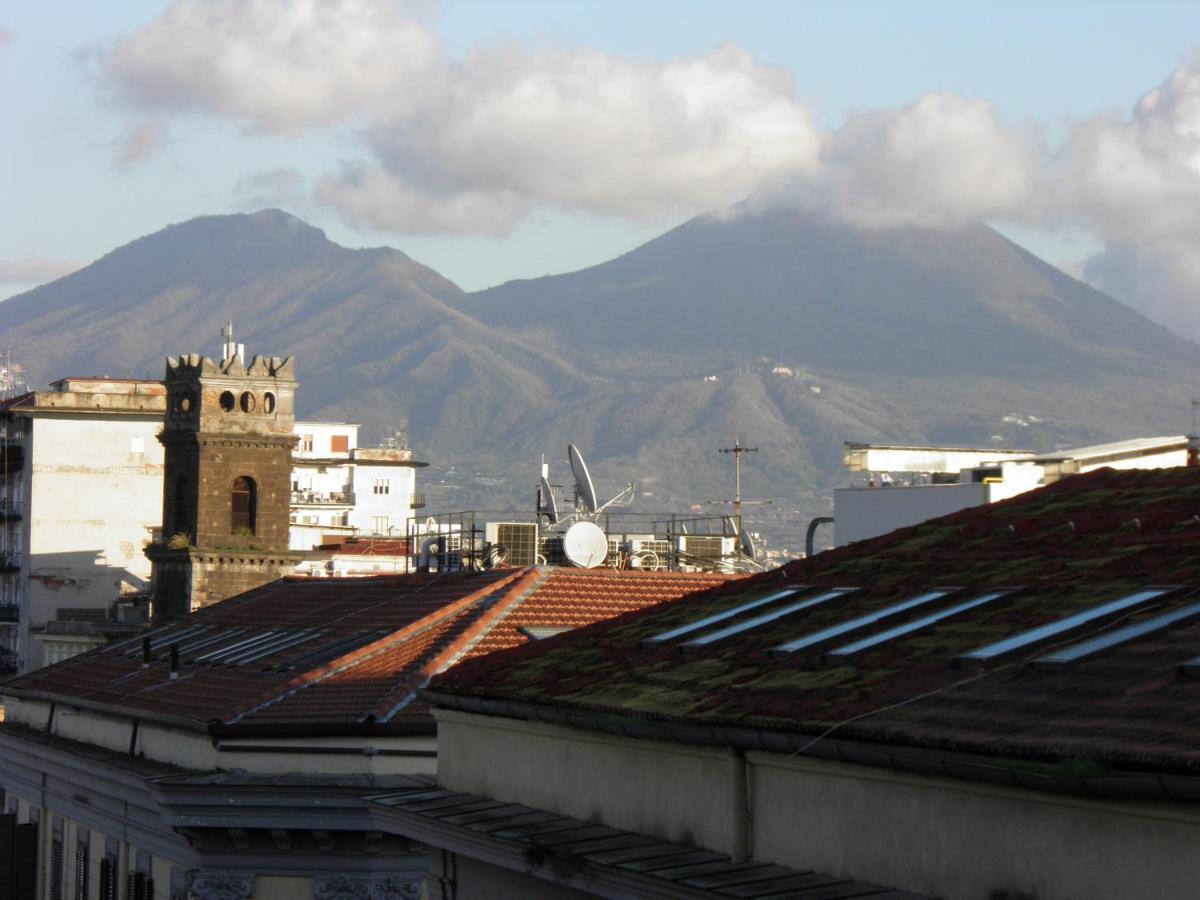 La Stanza Grande Della Luna D'Irene Naples Exterior photo